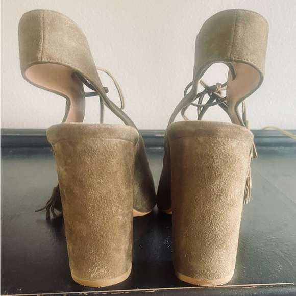 Open toe with 4 inch block heel. - Picture 4 of 5